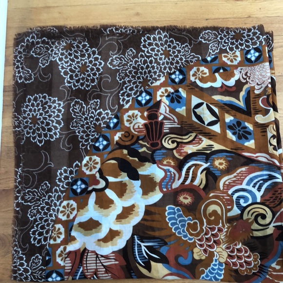 Attractive Chrysanthemums Print Large Shawl Wrap - Picture 8 of 14